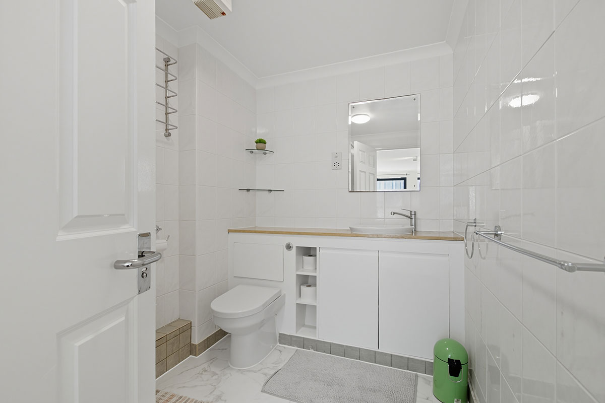 68 Meridian Place, Canary Wharf, E14 9FF Bathroom
